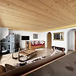 Mountain Bliss, View And Sauna - Swiss Alps דירה